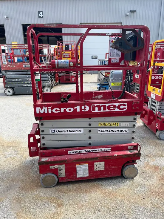 2018 MEC MICRO 19 Scissor Lift