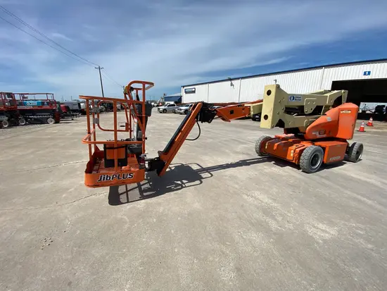 2016 JLG E400AJPN Articulating Boom Lift