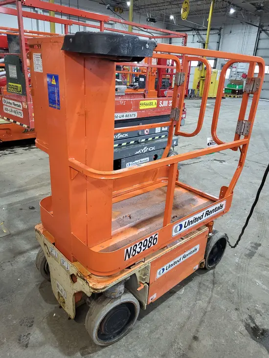 2014 JLG 1230ES Self-Propelled One-Person Lift