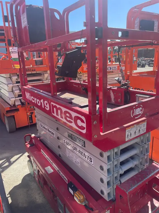 2018 MEC MICRO 19 Scissor Lift