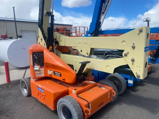 2014 JLG E400AJPN Articulating Boom Lift