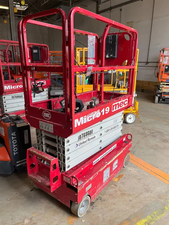 2018 MEC MICRO 19 Scissor Lift