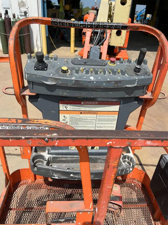 2013 JLG E400AJPN Articulating Boom Lift