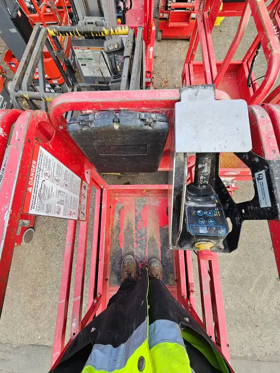 2017 MEC MICRO 19 Scissor Lift