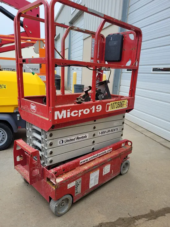 2018 MEC MICRO 19 Scissor Lift