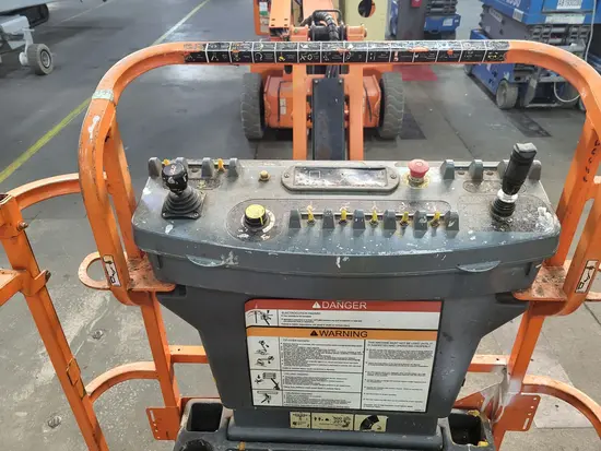 2014 JLG E400AJPN Articulating Boom Lift
