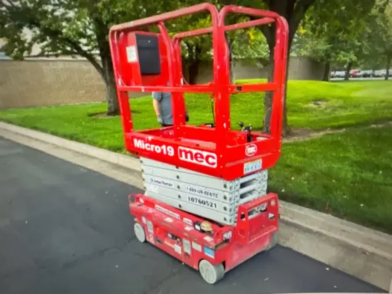 2018 MEC MICRO 19 Scissor Lift