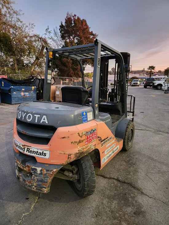 2017 Toyota 8FD35U Warehouse Forklift