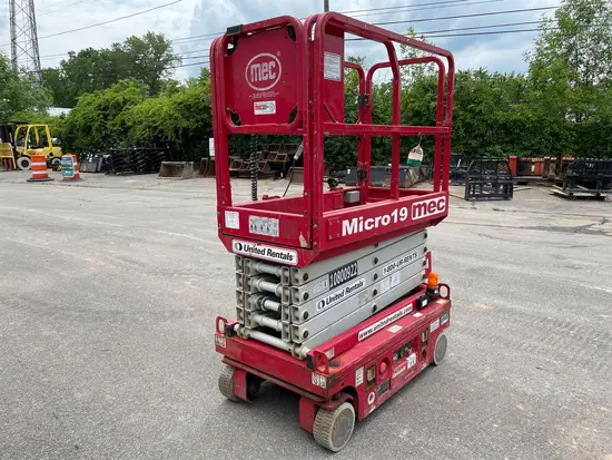 2018 MEC MICRO 19 Scissor Lift