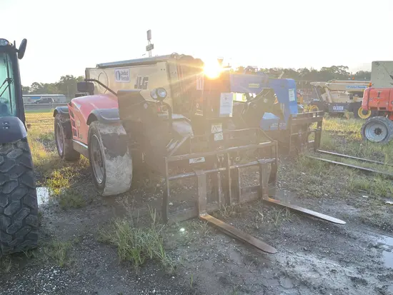 2019 JLG 1055 Forklift