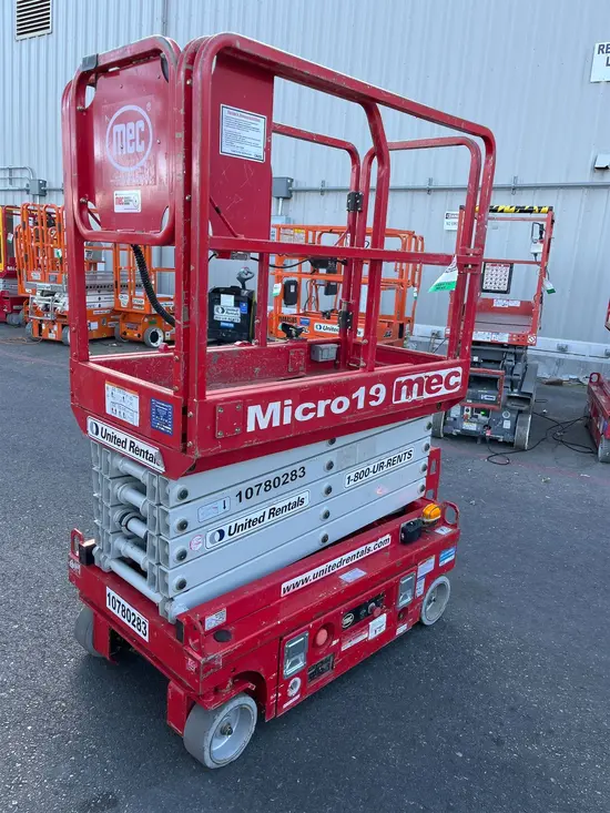 2018 MEC MICRO 19 Scissor Lift