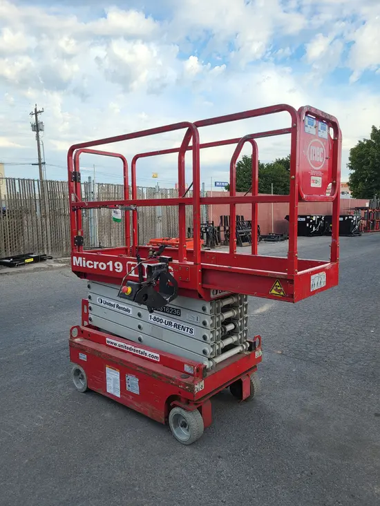 2018 MEC MICRO 19 Scissor Lift