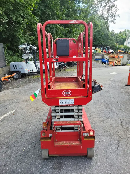 2018 MEC MICRO 19 Scissor Lift