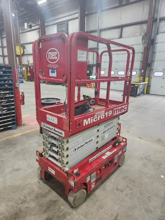 2018 MEC MICRO 19 Scissor Lift