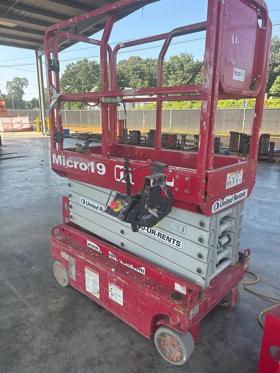 2018 MEC MICRO 19 Scissor Lift