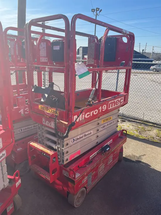 2018 MEC MICRO 19 Scissor Lift