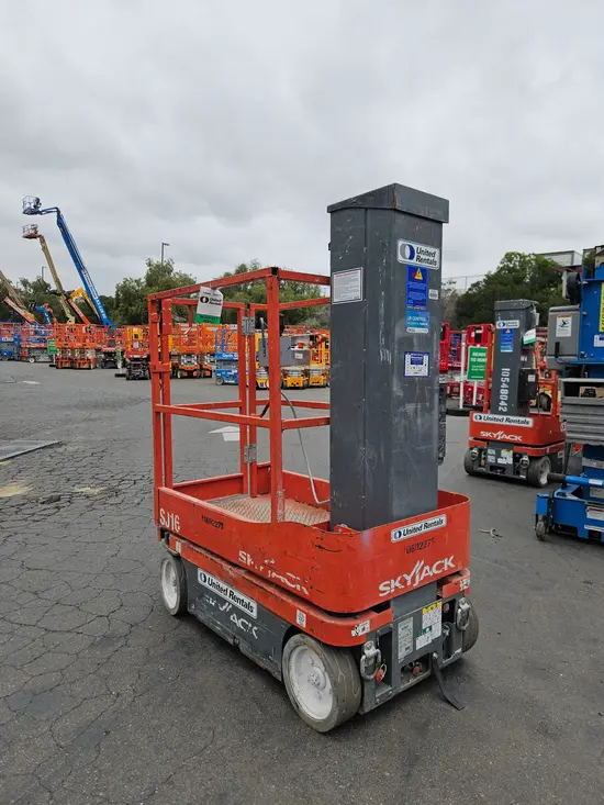2017 Skyjack SJ16 Self-Propelled One-Person Lift