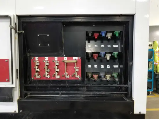 2013 Cummins C300 600V Diesel Generator