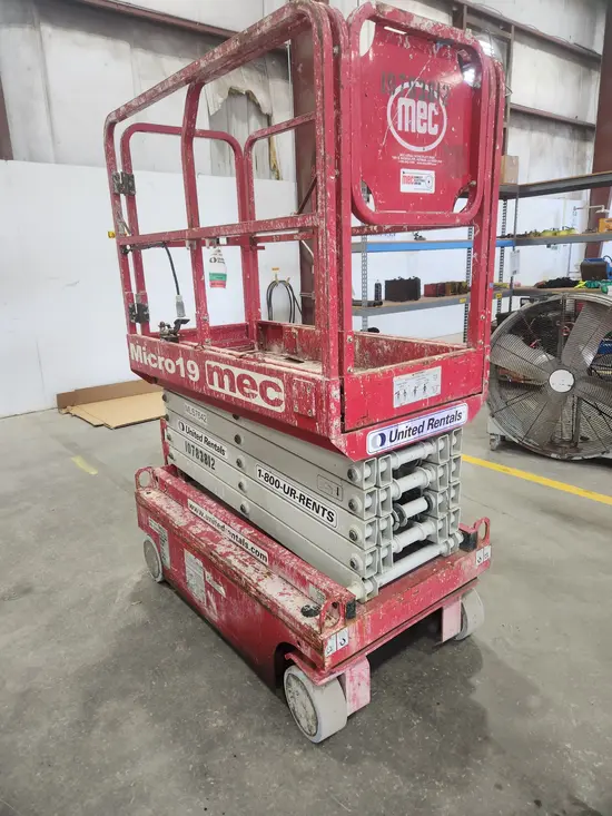 2018 MEC MICRO 19 Scissor Lift