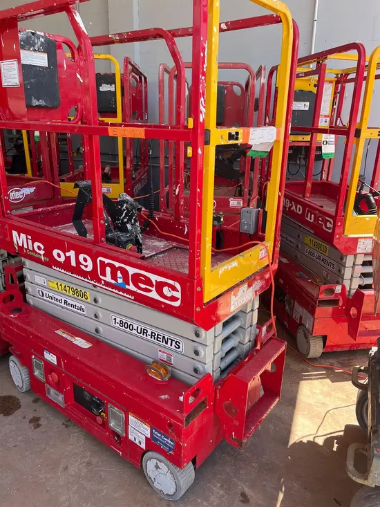 2018 MEC MICRO 19 Scissor Lift