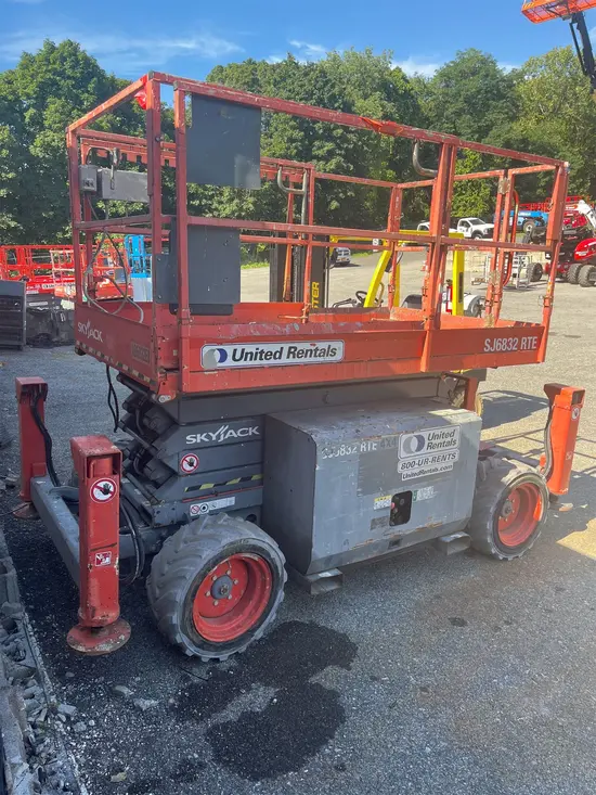 2016 Skyjack SJ6832RT Scissor Lift