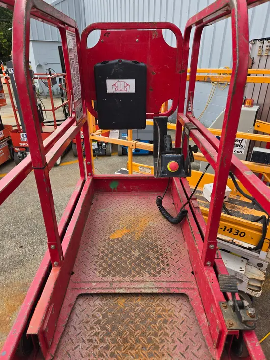 2018 MEC MICRO 19 Scissor Lift