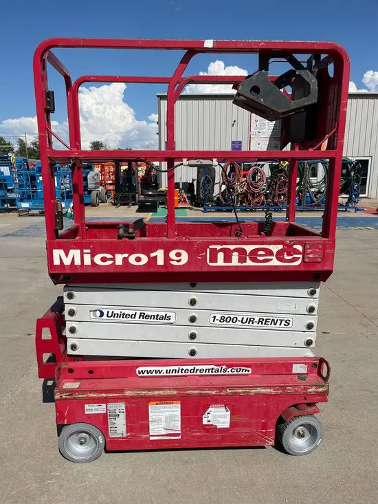 2018 MEC MICRO 19 Scissor Lift