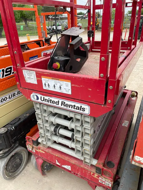 2018 MEC MICRO 19 Scissor Lift