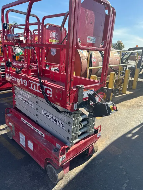 2018 MEC MICRO 19 Scissor Lift