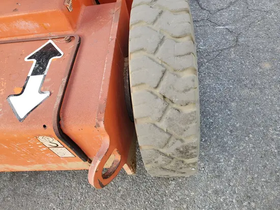 2013 JLG E400AJPN Articulating Boom Lift