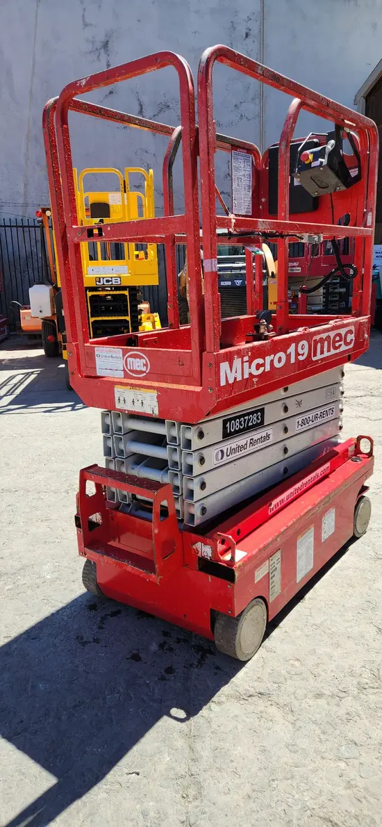 2018 MEC MICRO 19 Scissor Lift