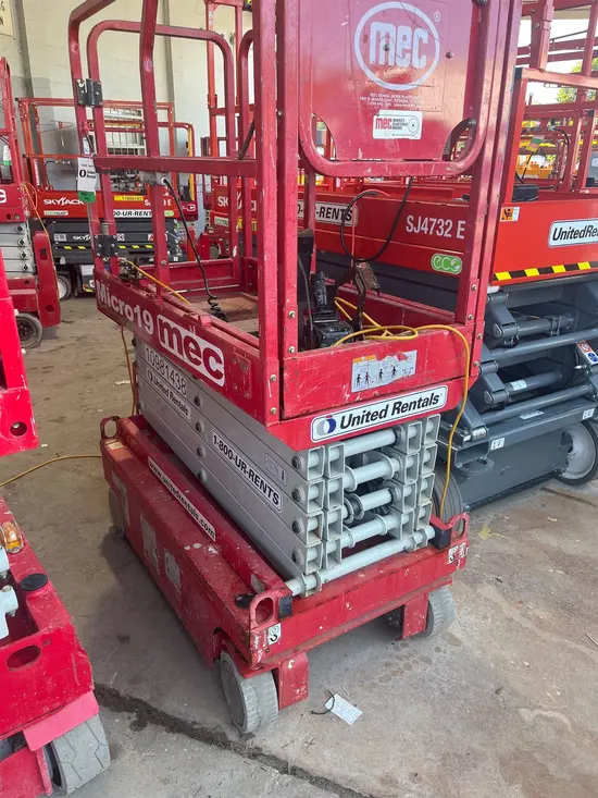 2019 MEC MICRO 19 Scissor Lift