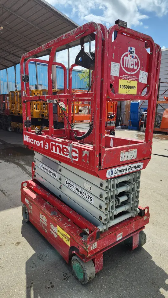 2017 MEC MICRO 19 Scissor Lift