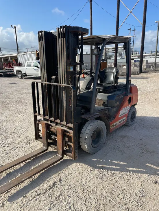 2017 Toyota 8FDU25 Warehouse Forklift