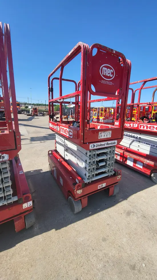 2018 MEC MICRO 19 Scissor Lift