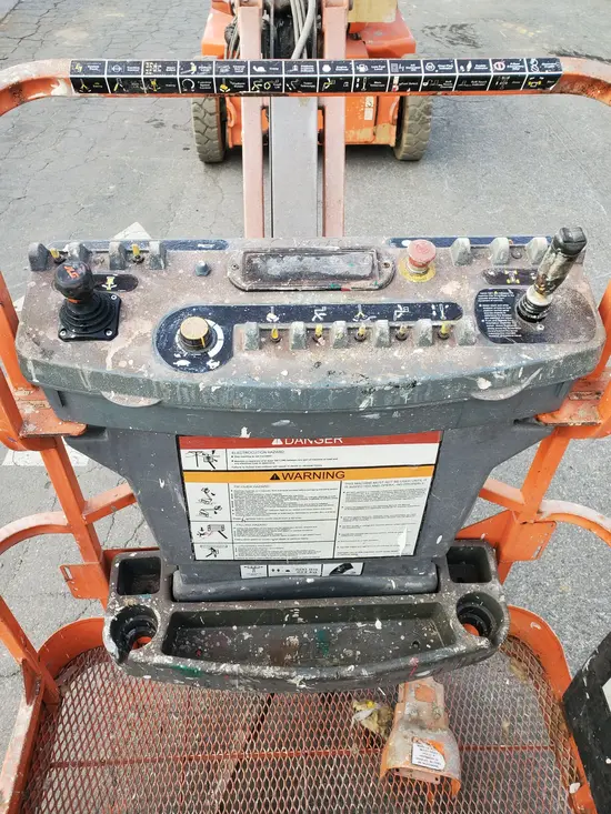 2013 JLG E400AJPN Articulating Boom Lift