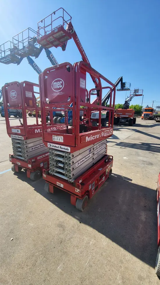 2018 MEC MICRO 19 Scissor Lift