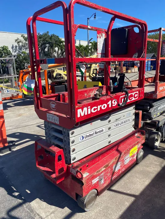 2017 MEC MICRO 19 Scissor Lift