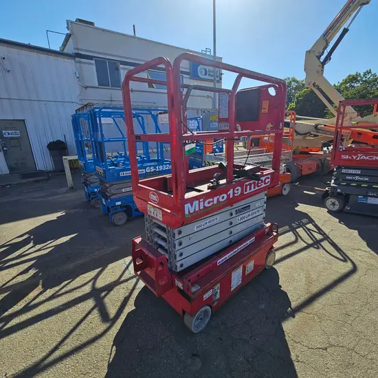 2019 MEC MICRO 19 Scissor Lift