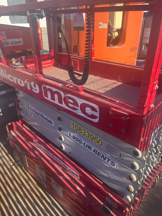 2018 MEC MICRO 19 Scissor Lift