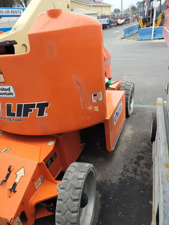 2016 JLG E400AJPN Articulating Boom Lift