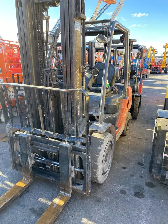 2018 Toyota 8FGU30 Warehouse Forklift