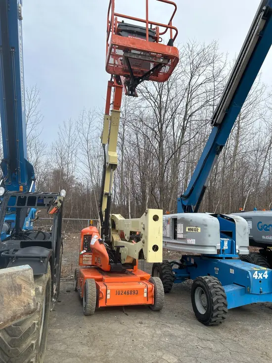 2014 JLG E400AJPN Articulating Boom Lift