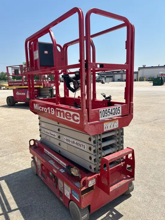 2019 MEC MICRO 19 Scissor Lift