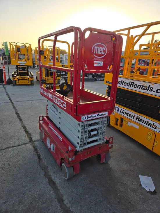 2018 MEC MICRO 19 Scissor Lift