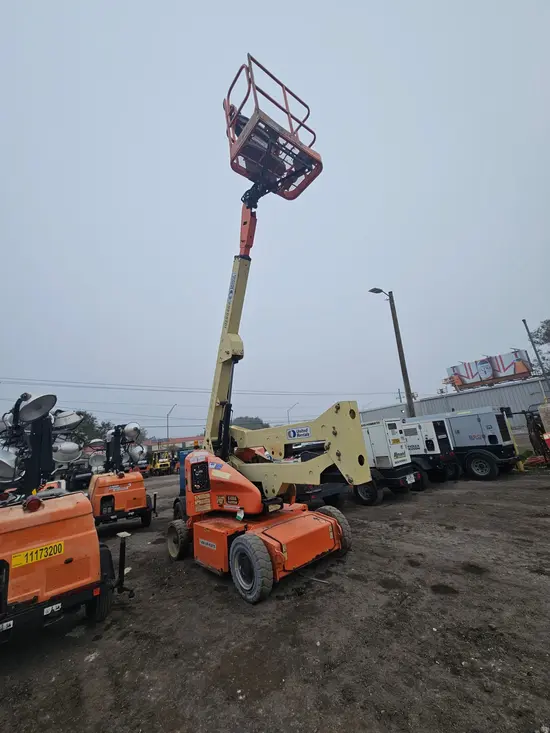 2014 JLG E400AN Articulating Boom Lift
