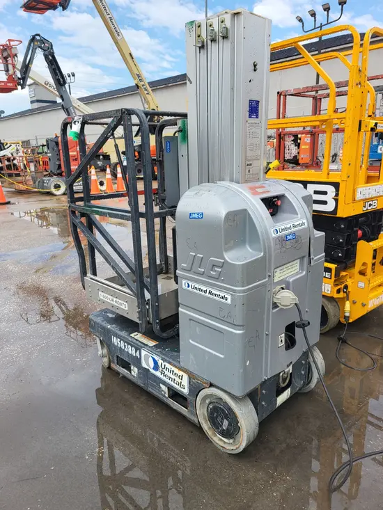 2017 JLG 20MVL Self-Propelled One-Person Lift