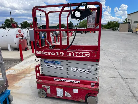 2018 MEC MICRO 19 Scissor Lift