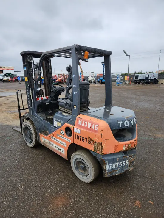 2018 Toyota 8FDU30 Warehouse Forklift