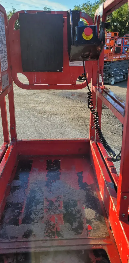 2017 MEC MICRO 19 Scissor Lift